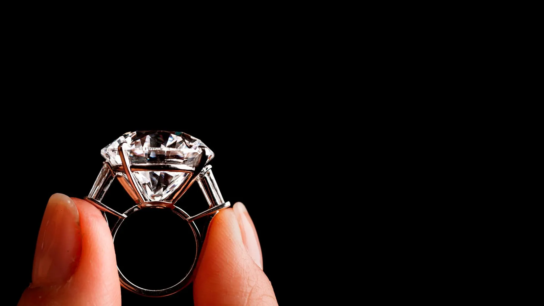 Un anillo con un diamante valorado entre los 4.500.000 y los 5.500.000 euros/Efe/ Valentin Flauraud