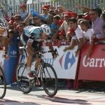 El checo Zdenek Stybar (d), se impone en línea de meta al belga del BMC Phlippe Gilbert en la séptima etapa de la Vuelta Ciclista a España.