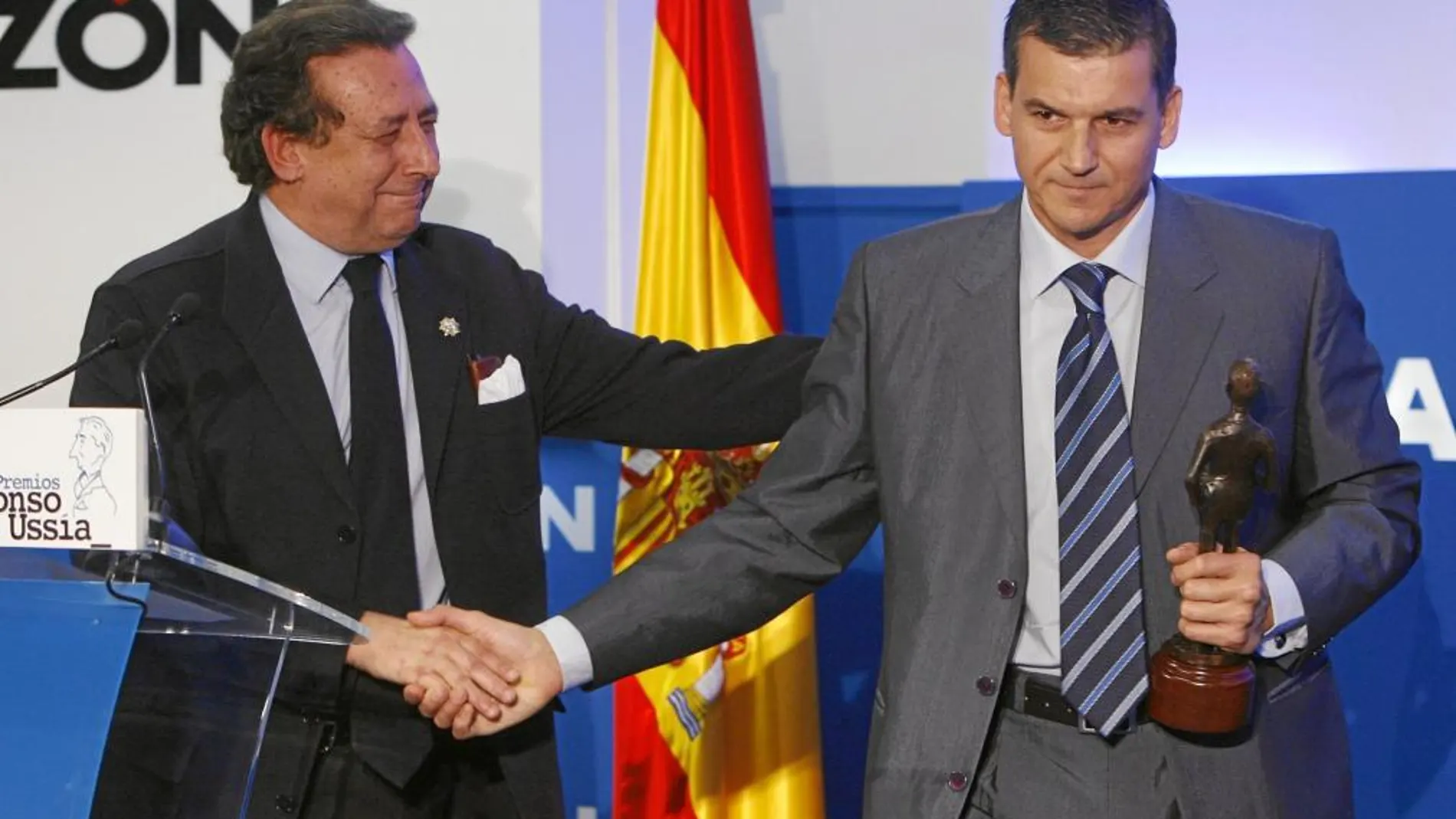 Joaquín García Cueva recibió el Premio Ussía al Héroe del Año en 2009, durante la segunda edición de estos galardones, por salvar la vida de un bañista