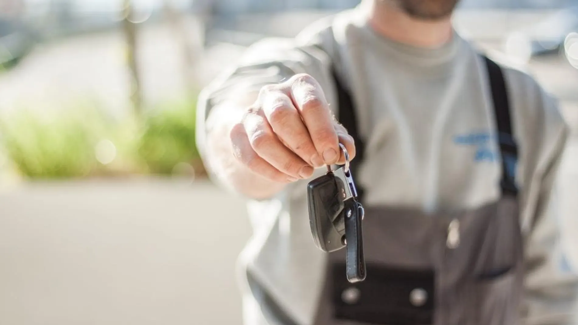 Cómo realizar el cambio de titular de un coche o moto Online