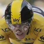 Christopher Froome ganó ayer su tercera etapa en este Tour; en la contrarreloj de hoy aventajó a Contador, segundo, en 9'