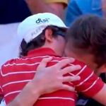 El abrazo entre padre e hijo que puso en pie a París