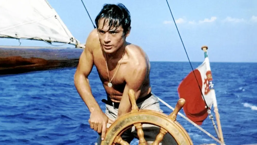 Alain Delon en una escena de «A pleno sol», filme de 1959 que lanzó su carrera