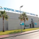 El hospital de Torrevieja es de titularidad pública pero su gestión está en manos de la empresa concesionaria Ribera Salud