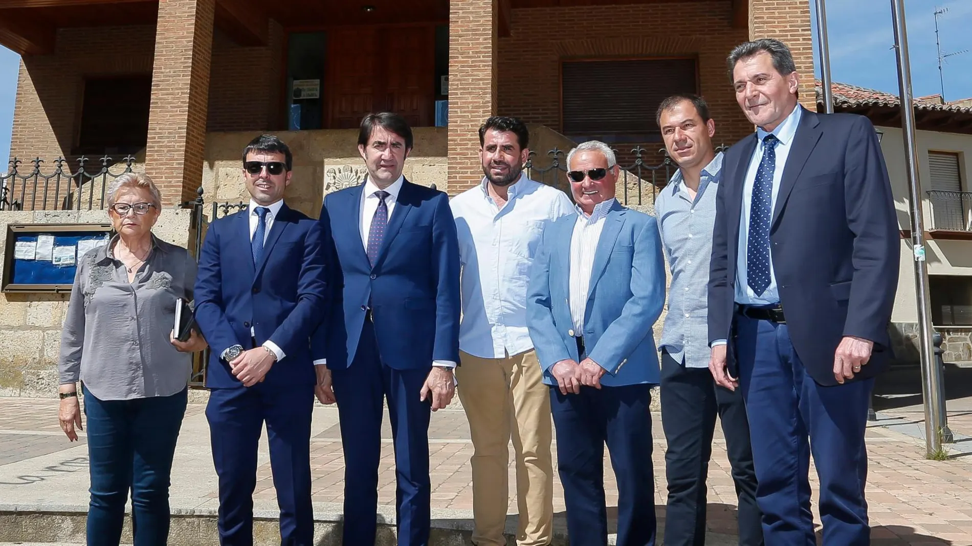 El consejero de Fomento y Medio Ambiente, Juan Carlos Suárez-Quiñones, se reúne con la Junta Agropecuaria Local en Valderas (León)