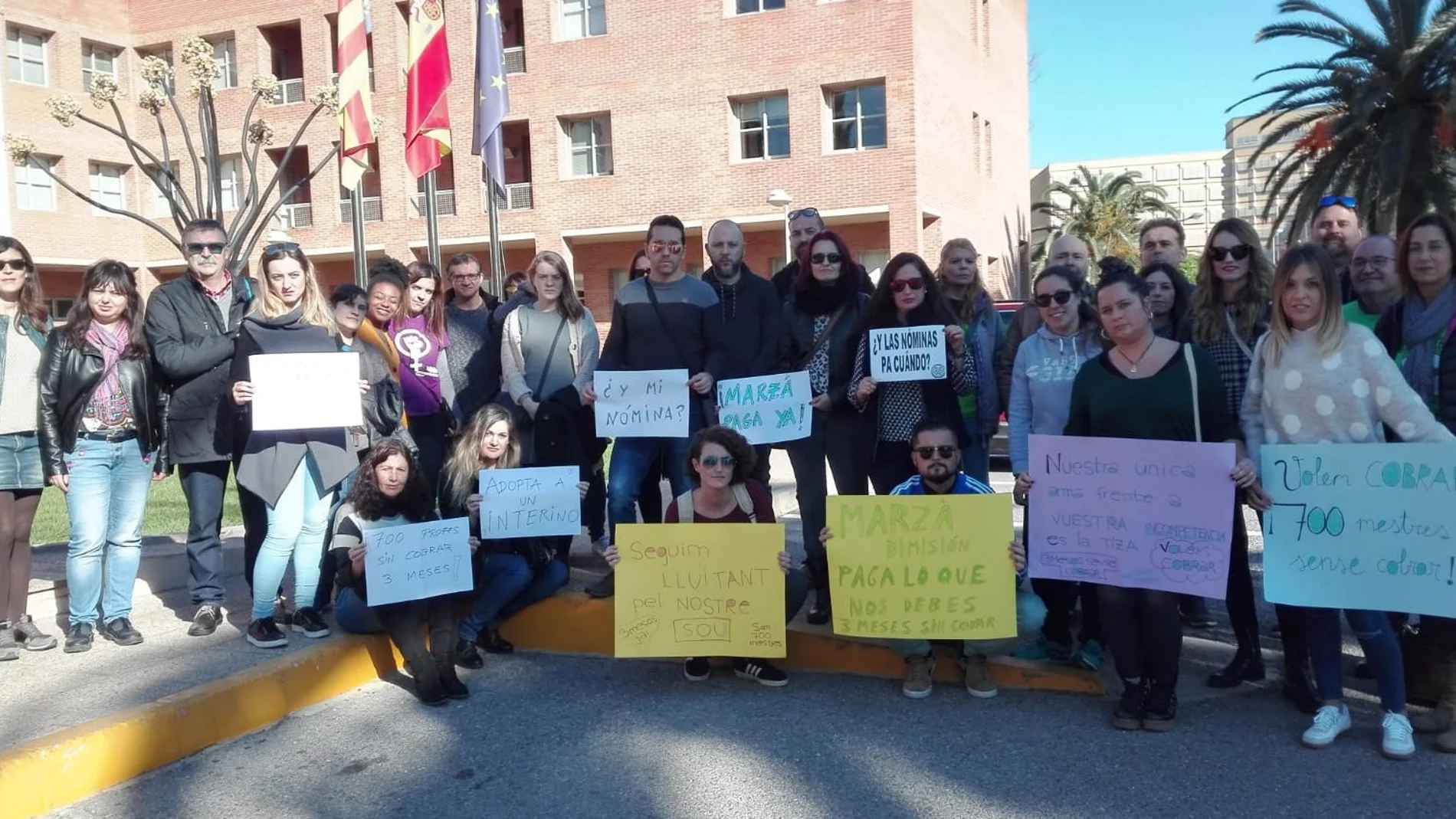 Los interinos ya protestaron frente a la Conselleria de Educación a final de año porque llevaban todo el curso sin cobrar. Todavía hay un centenar al que no se le han pagado todos los atrasos