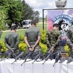 Cinco de los doce guerrilleros que el Ejército logró arrestar, ayer