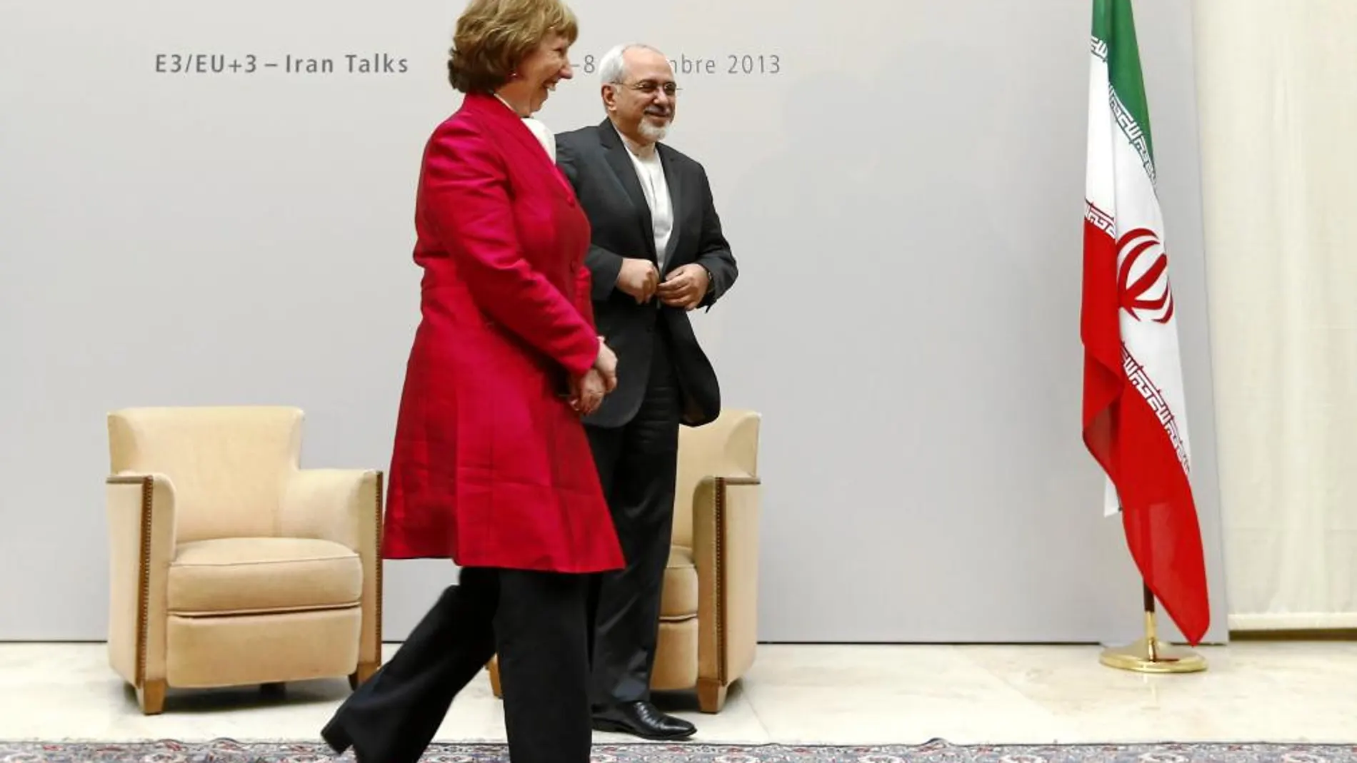Catherine Ashton, junto al ministro de Exteriores iraní, Javad Zarif, ayer en Ginebra