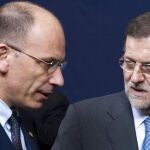 Mariano Rajoy conversa con el primer ministro de Italia, Enrico Letta