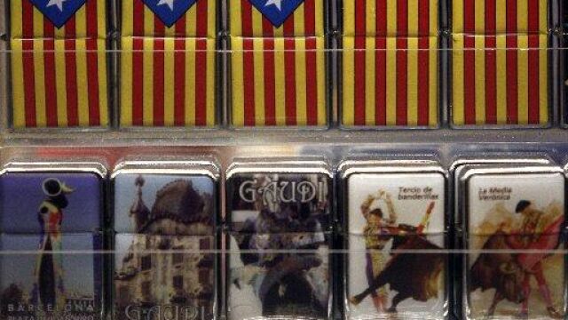 Un importador de productos chinos puja por los derechos de la «estelada»