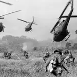La guerra de Vietnam fue el primer conflicto bélico de la historia retransmitido por televisión y se cobró la vida de millones de personas