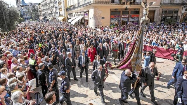 Una de las procesiones cívicas más concurridas de los últimos años, discurrió con normalidad en un día soleado de temperatura agradable