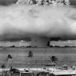 Test nuclear realizado por EEUU en el atolón de Bikini el 25 de julio de 1946