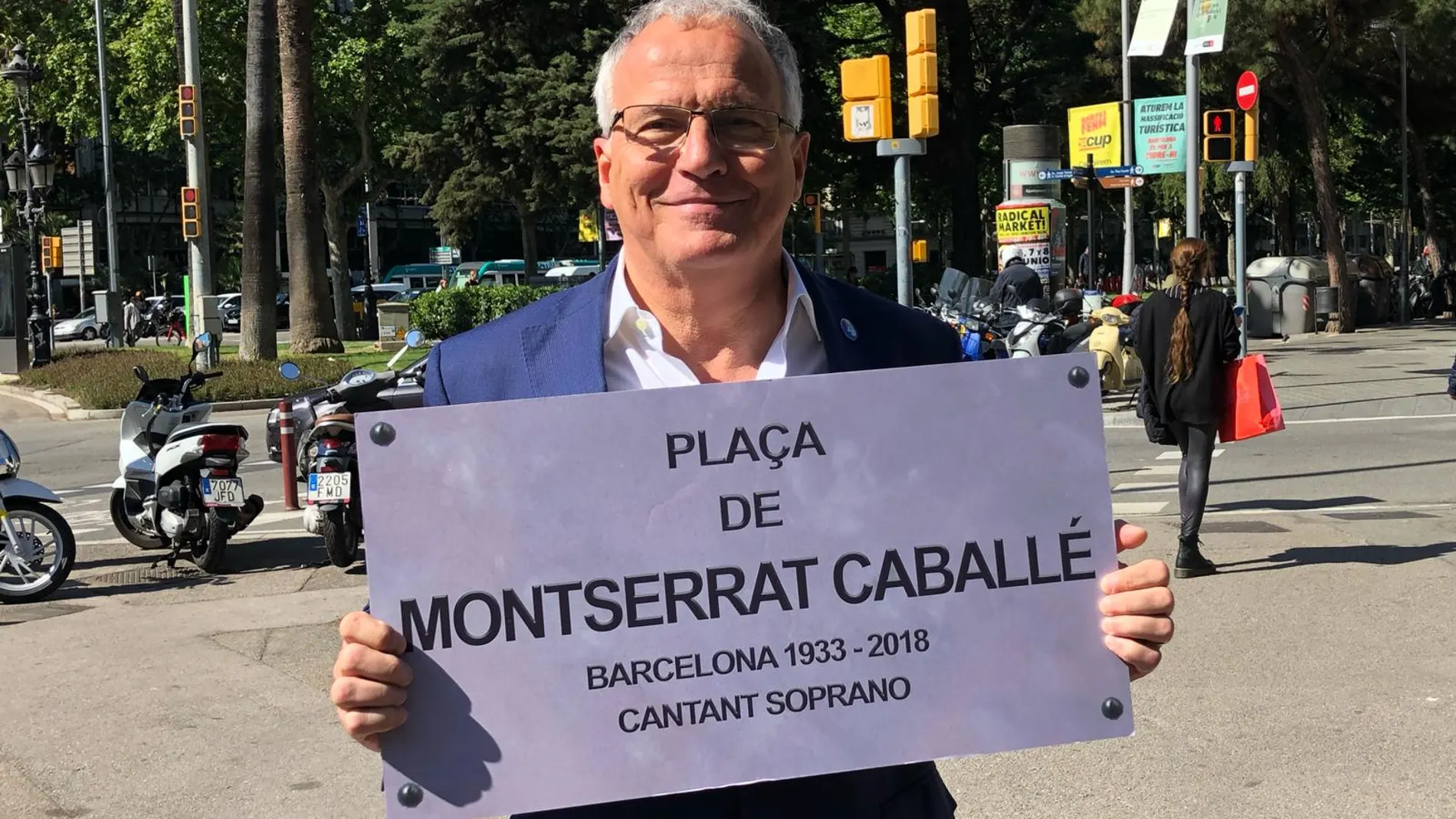 El candidato del PP, Josep Bou, en la plaza Francesc Macià