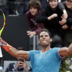 Nadal celebra su triunfo en semifinales ante Tsitsipas (6-3 y 6-4)