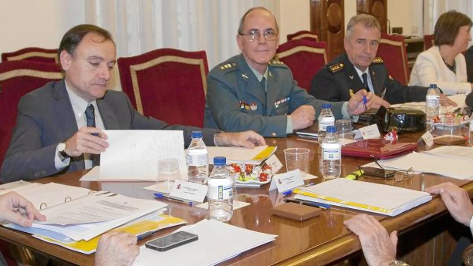 El delegado del Gobierno de España en Castilla y León, Ramiro Ruiz Medrano, preside la Comisión de Asistencia, celebrada en Salamanca