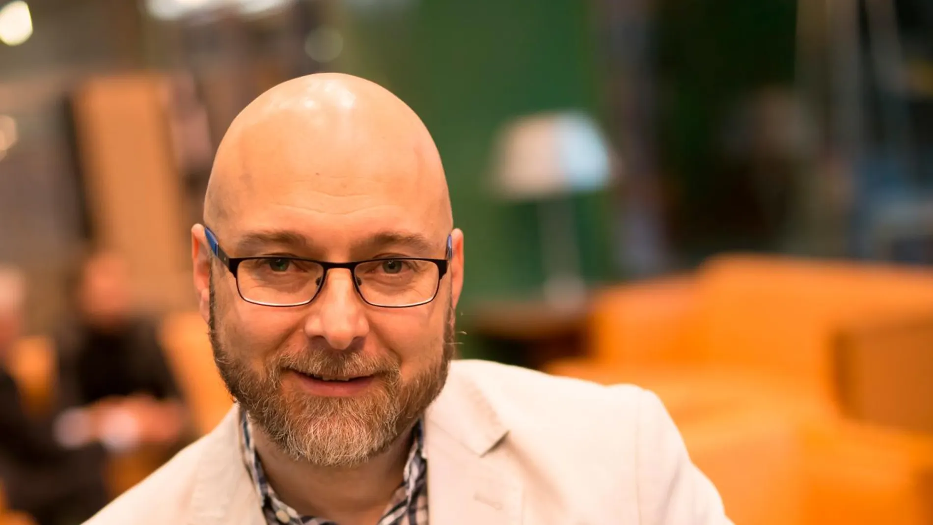 Fernando J. Múñez: «Yo creo personajes, pero son ellos los que hablan»