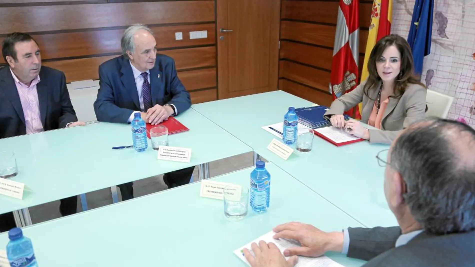 La Junta asegura el apoyo a más de 35.000 regantes para modernizar explotaciones