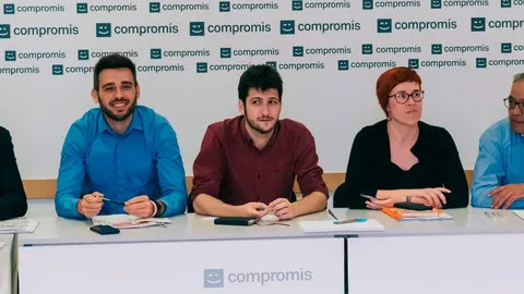 Ignacio Blanco (EU), Fran Ferri (Compromís), Estañ (Podem), Águeda Micó (Compromís) y Manolo Mata (PSPV) en la primera de reunión negociadora celebrada el miércoles
