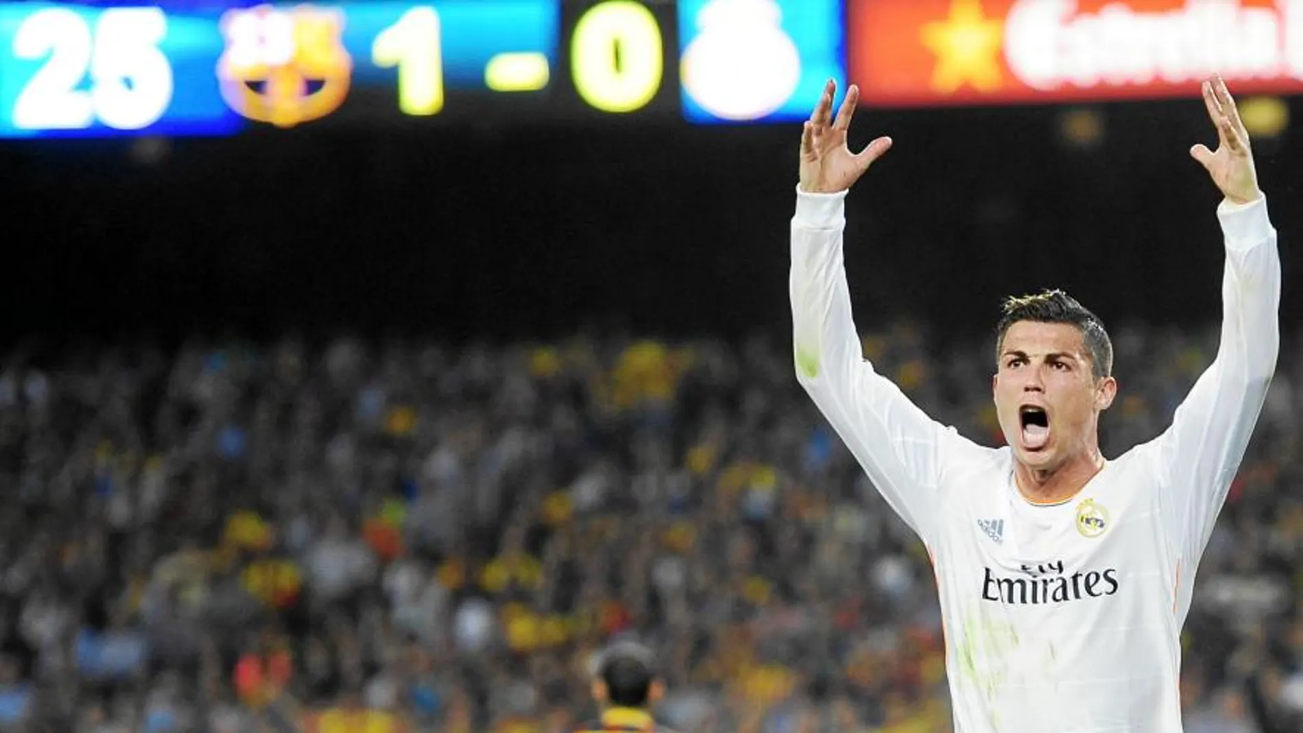 Cristiano Ronaldo protesta tras el empujón de Mascherano. Foto: Reuters
