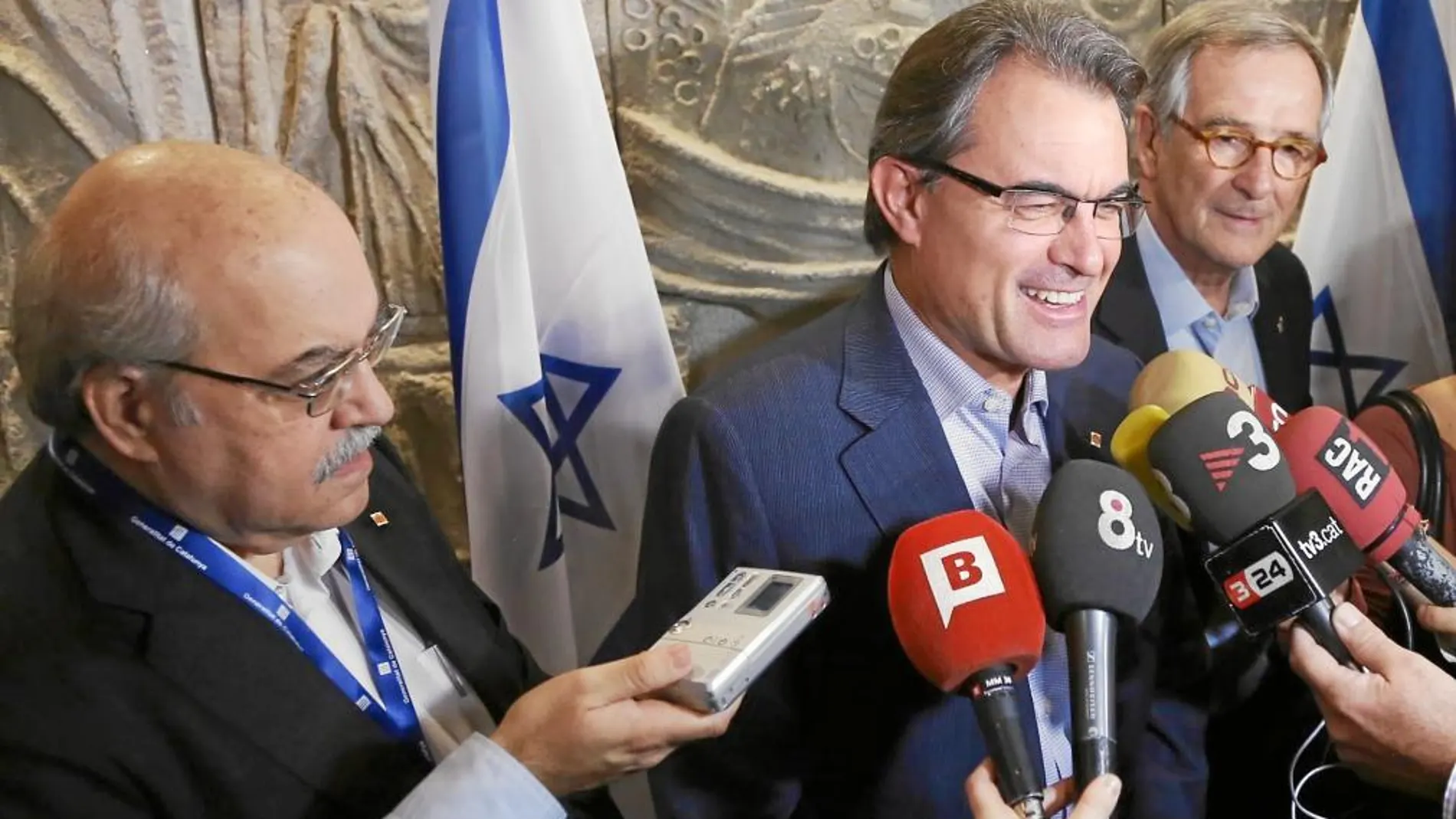 Artur Mas, acompañado del conseller de Economía y el alcalde de Barcelona inició su viaje a Israel