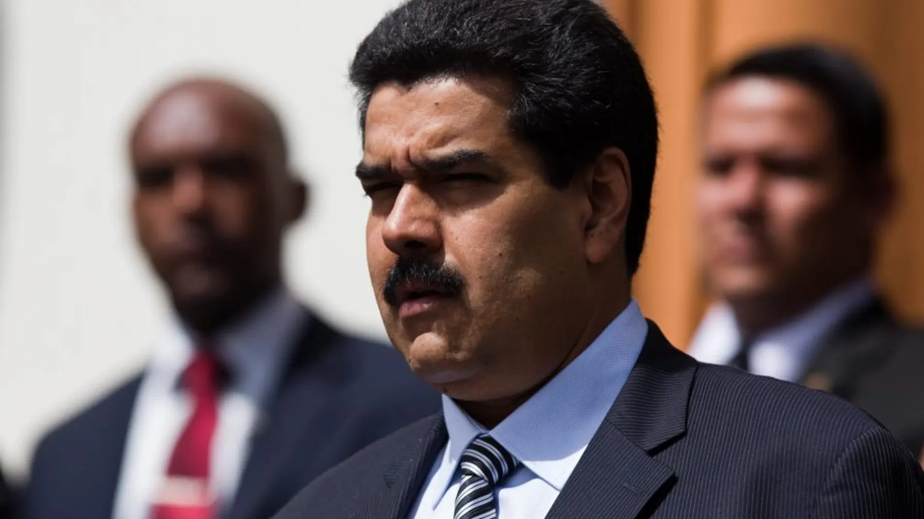 CARACAS (VENEZUELA), 17/12/2012.- El vicepresidente de Venezuela, Nicolás Maduro, participa en un homenaje a Simón Bolívar hoy, lunes 17 de diciembre de 2012, con motivo del 182 aniversario de la muerte del militar y político venezolano. EFE/MIGUEL GUTIÉRREZ