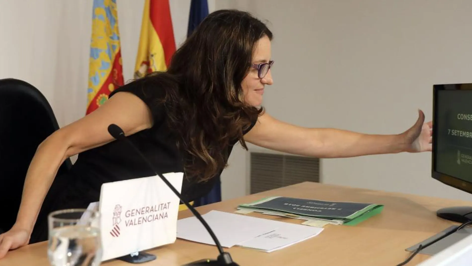 La vicepresidenta del Consell, Mónica Oltra, ayer durante la rueda de prensa posterior a la reunión semanal de los miembros del Gobierno valenciano
