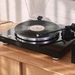El giradiscos Yamaha MusicCast Vinyl 500 fusiona tecnologías analágica y digital.