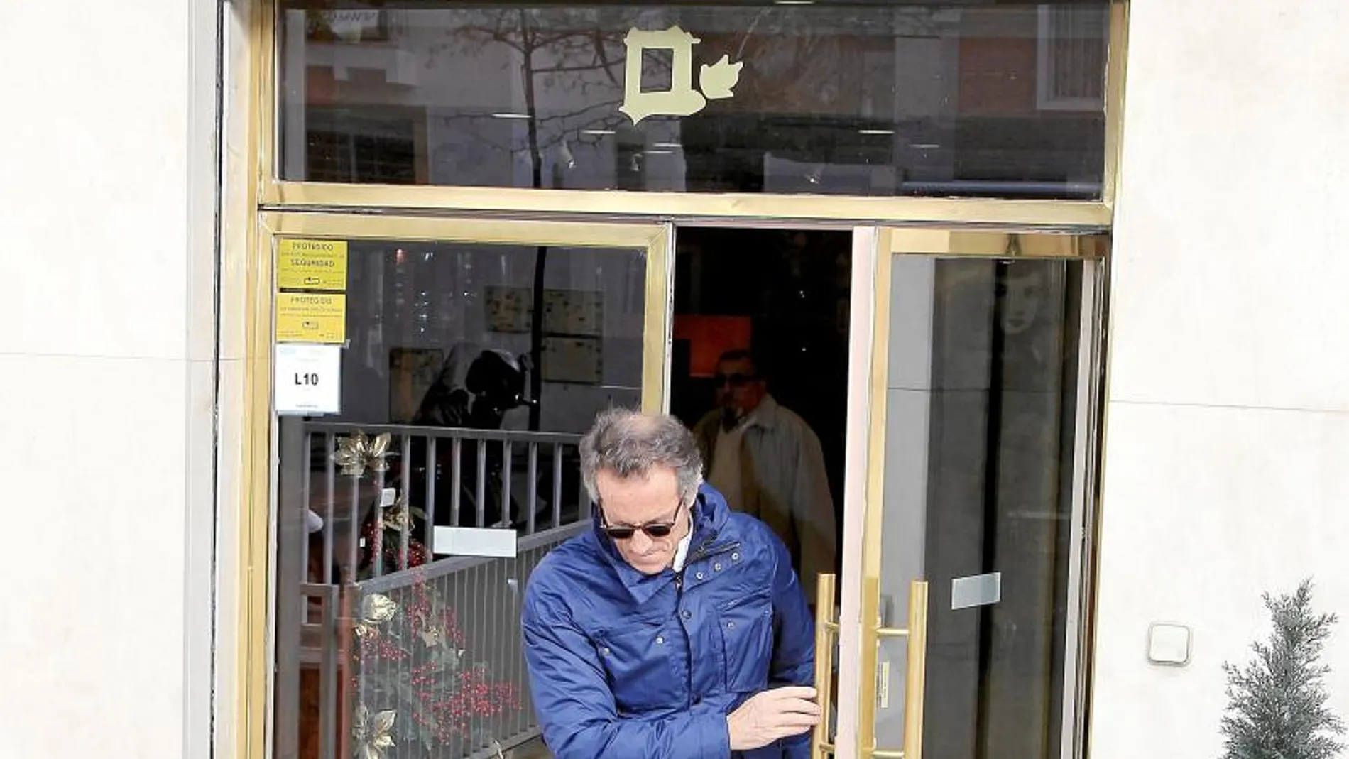 Rostros conocidos, como Alfonso Díez, acuden a la casa de subastas Segre