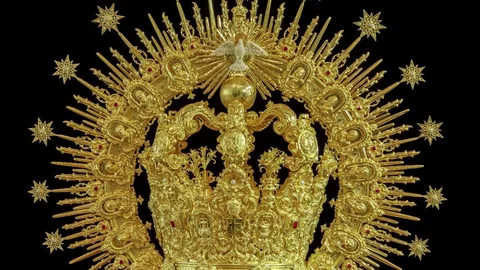 Nueva corona de la Virgen del Rocío, obra de los Hermanos Delgado