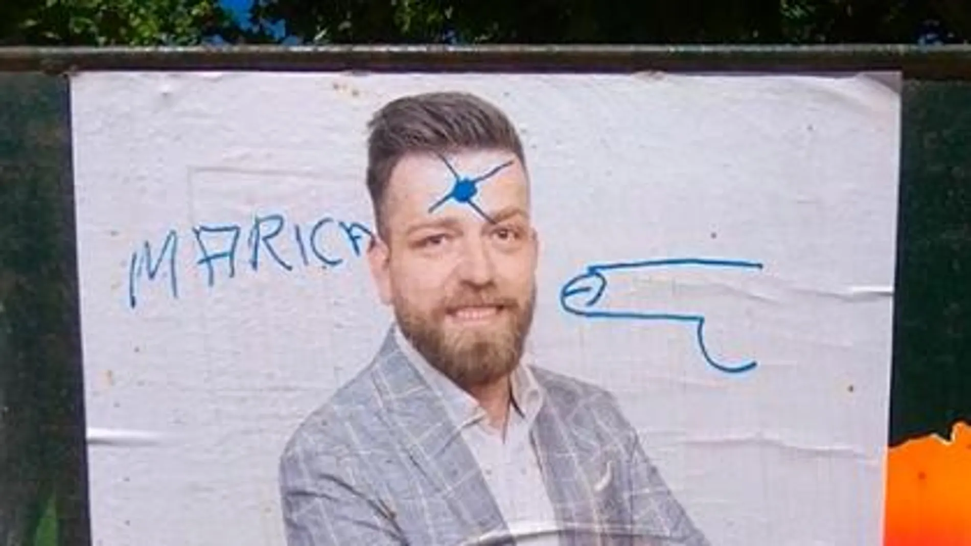 Rafael Martínez, el alcalde de San Martín de la Vega que ha sufrido pintadas homófobas en sus carteles electorales