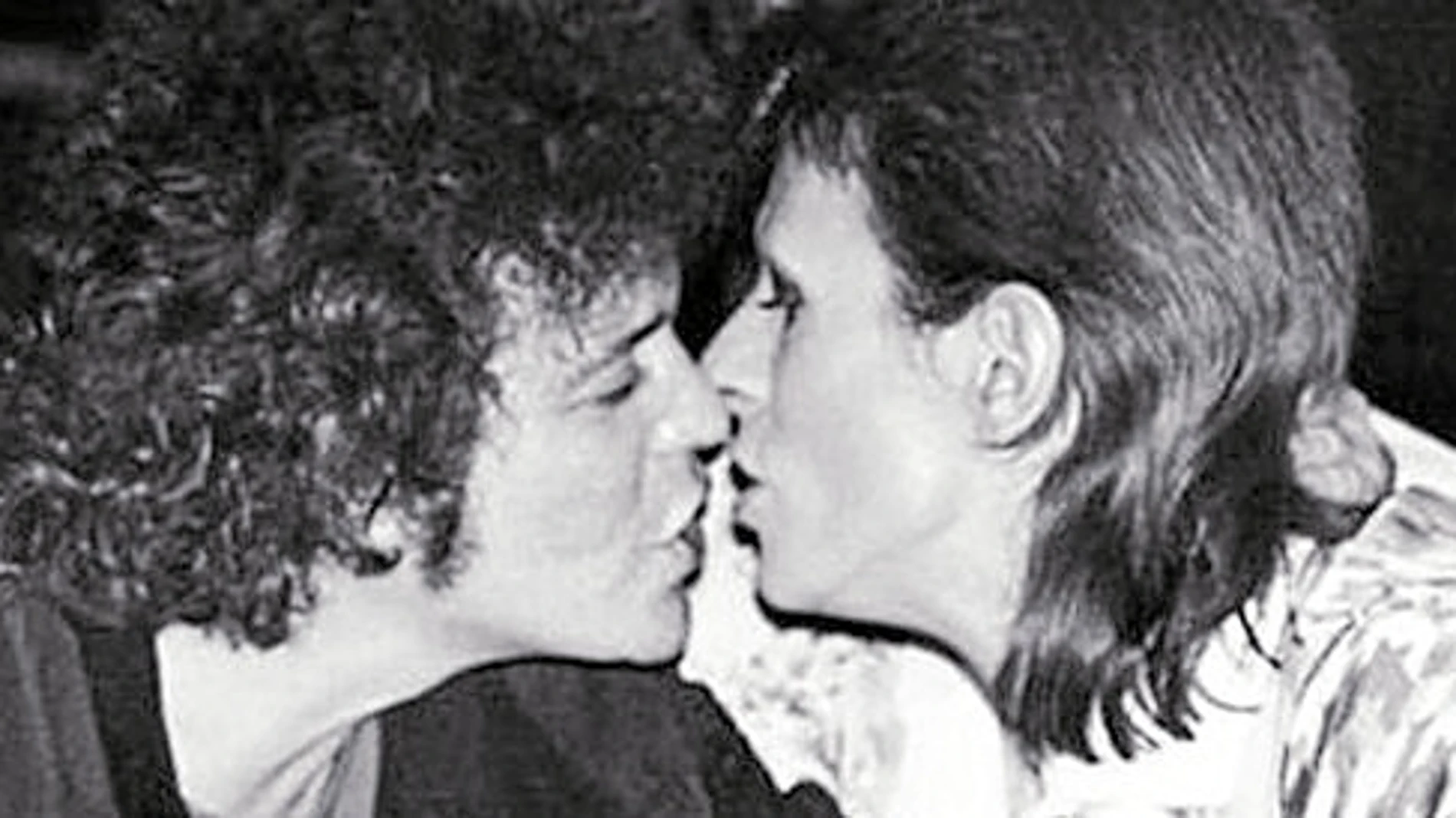 David Bowie, otro de los grandes iconos de la música, y Lou Reed, en una instantánea de los años 70, cuando se fraguó la amistad entre ambos cantantes