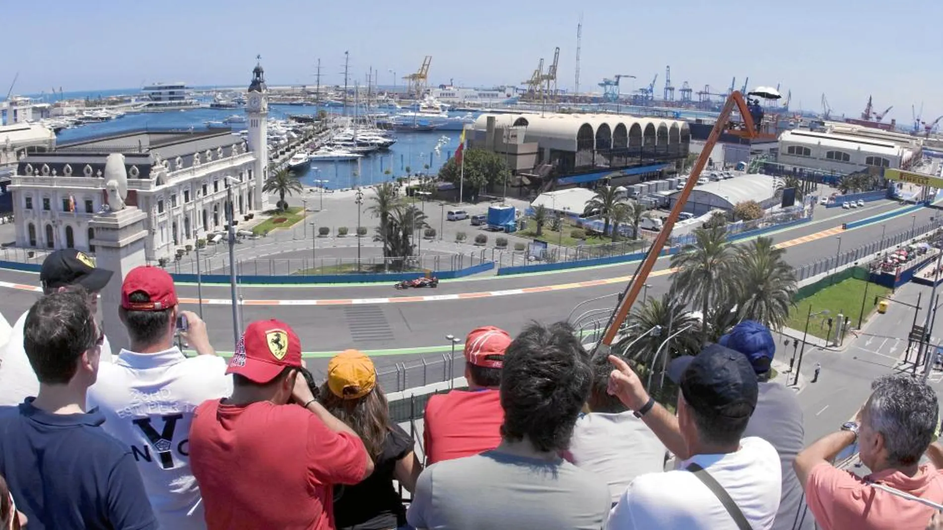 Valencia acogió durante cuatro años seguidos, de 2008 a 2012 el Gran Premio de Fórmula 1 de Europa. Los bólidos recorrieron la fachada marítima de la ciudad. Una de las «postales» más codiciadas de Valencia