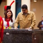 El presidente venezolano, Nicolás Maduro y su mujer en un homenaje al fallecido gobernante Hugo Chávez