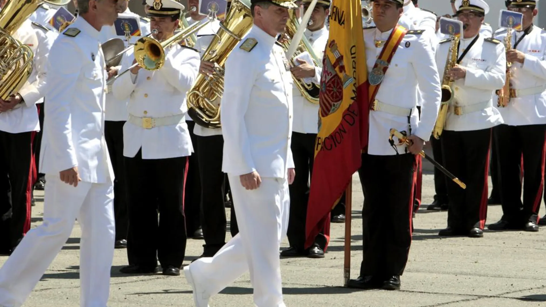 Ceremonia de despedida a la que asistió el jefe del Estado Mayor de la Defensa, almirante general Fernando García Sánchez (i)