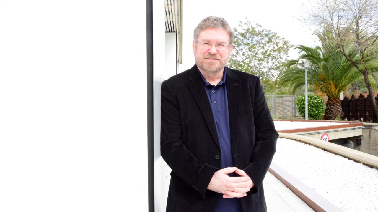 Virus vs Tumor Cells: Spanish Oncologist's "Titanic" Battle - News Directory 3