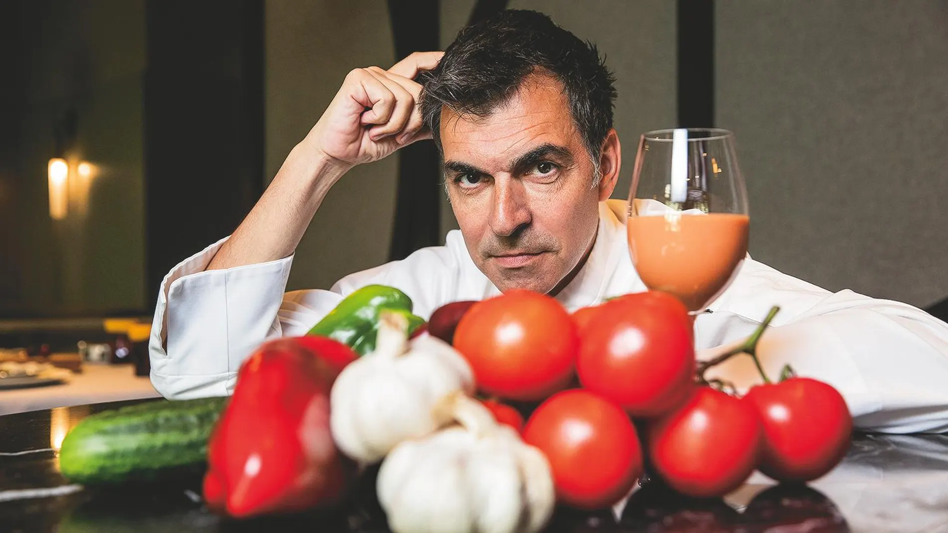 El chef Ramón Freixa es un enamorado del gazpacho y cada primavera-verano sirve en su dos estrellas Michelin una versión creativa. Foto: Gonzalo Pérez