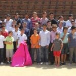 Foto de familia de los actuales alumnos de la Escuela valenciana