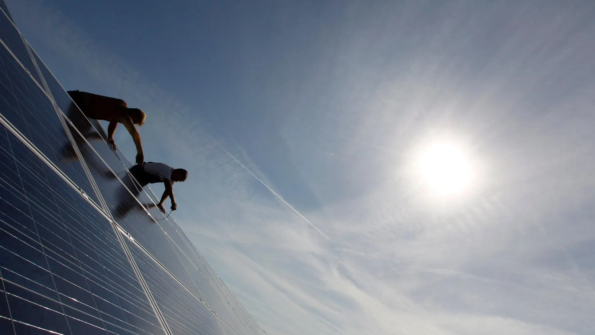Las placas solares constituyen una manera limpia y cada vez más rentable de obtener energía / Foto: La Razón