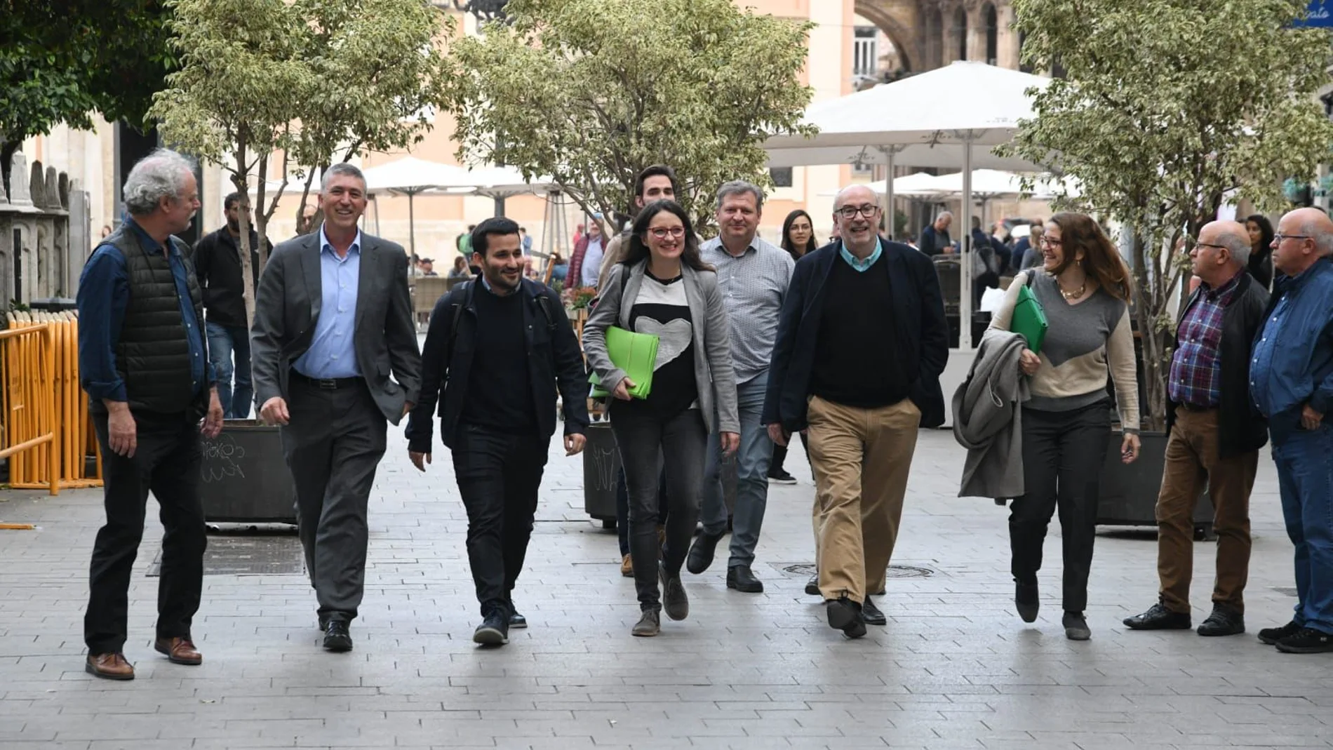 Mónica Oltra junto a los consellers de Compromís a su llegada al Palau de la Generalitat