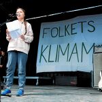 La joven activista Greta Thunberg, ofreciendo un discurso a los asistentes de la Marcha Popular por el Clima, en Copenhague, celebrada ayer