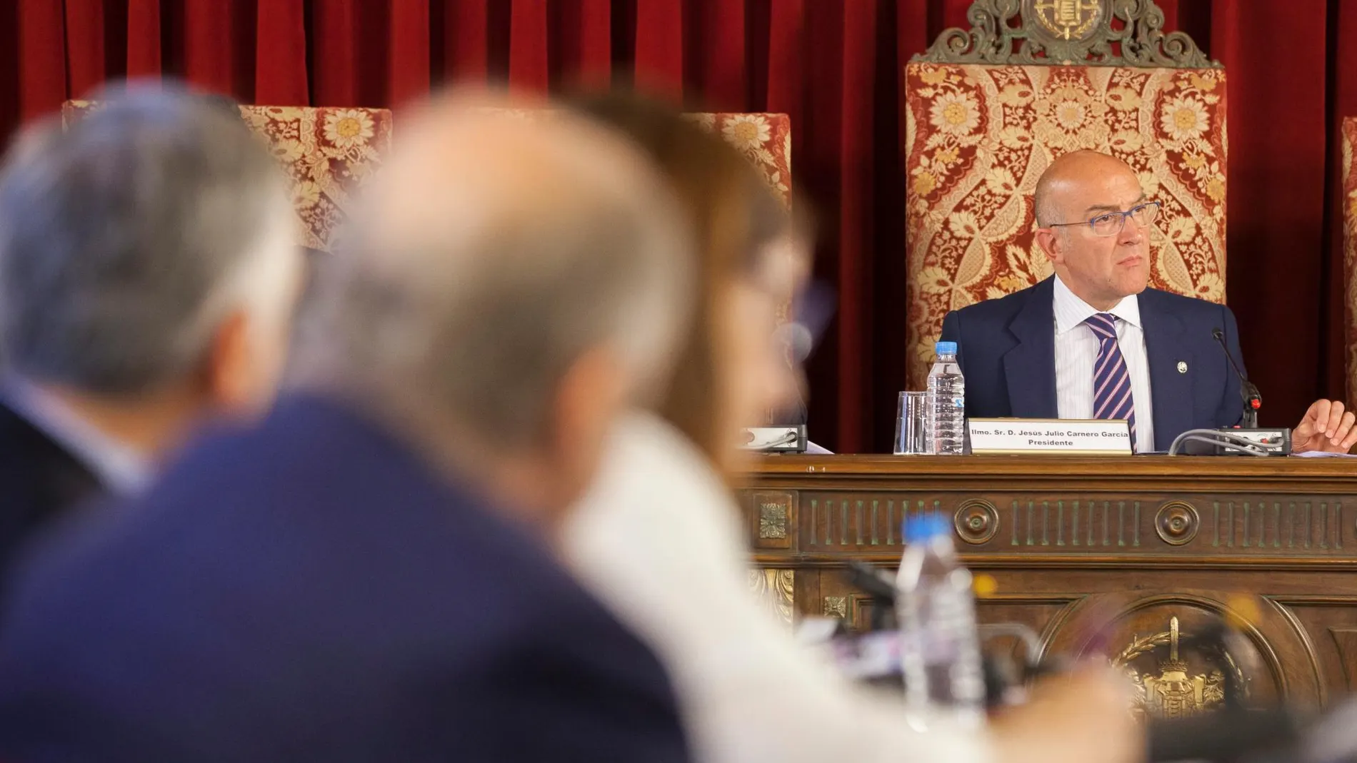 El presidente de la Diputación de Valladolid, Jesús Julio Carnero, preside el pleno ordinario del mes de mayo