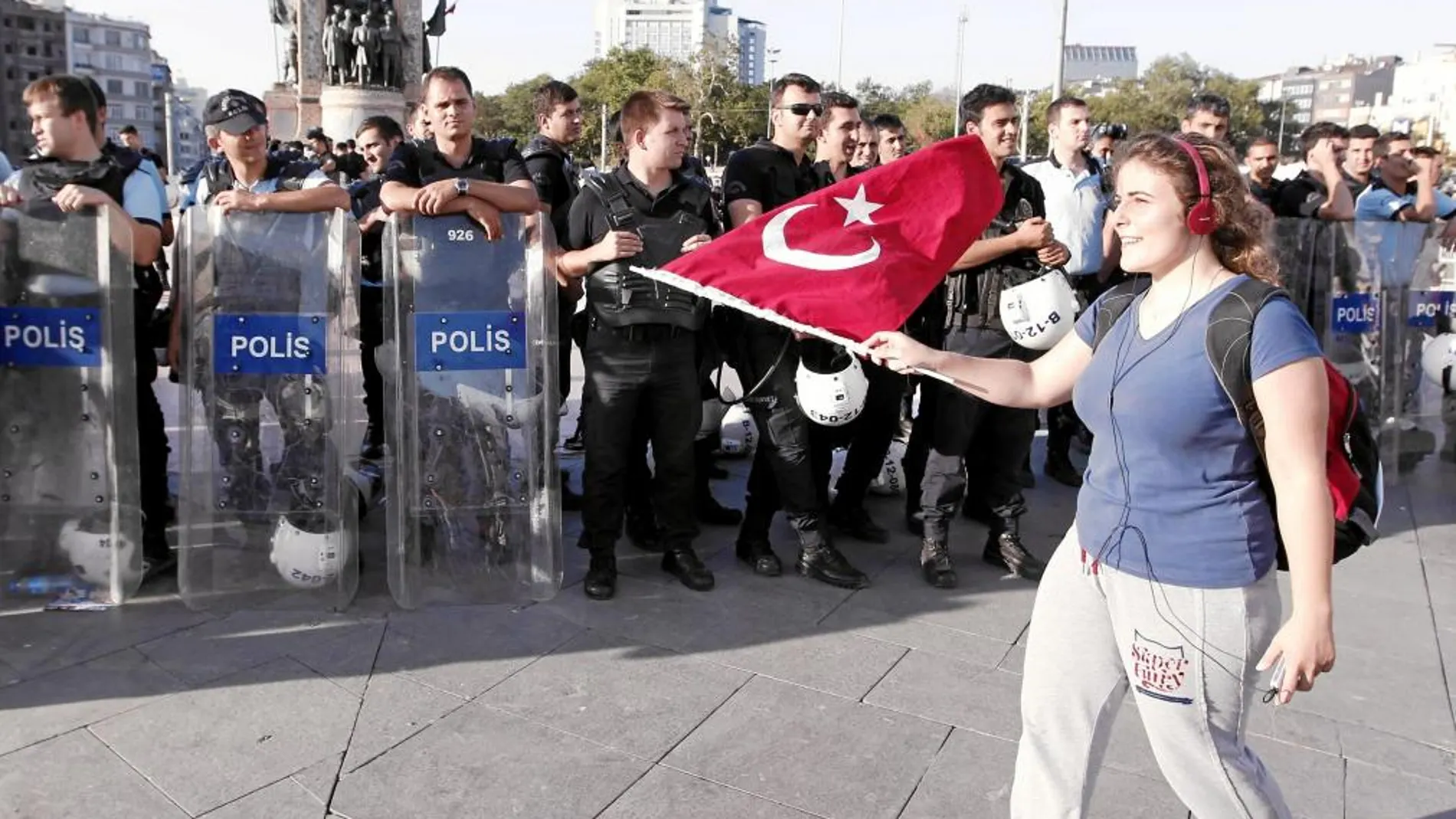 Protestas en los alrededores de la plaza Taksim, ayer en Estambul