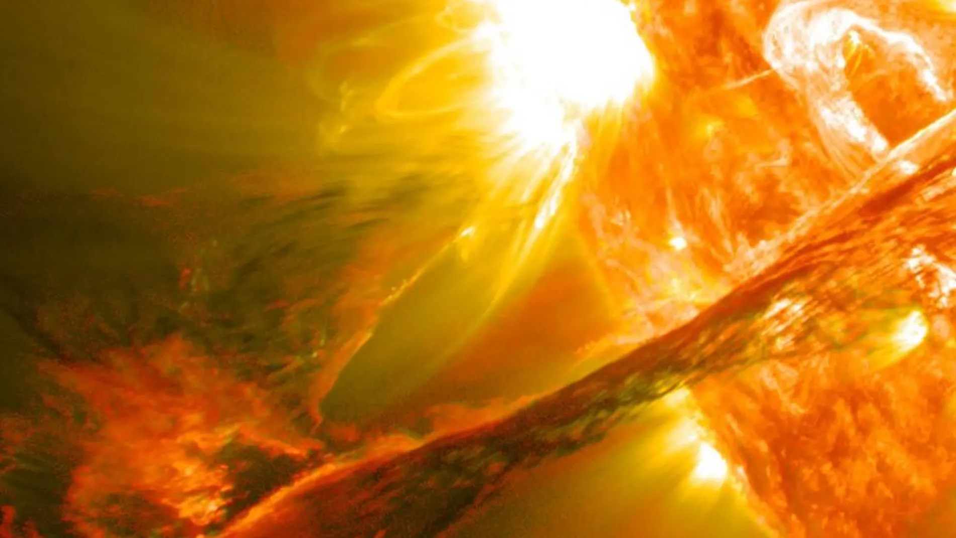 Erupción solar recogida por el satélite SDO de la NASA