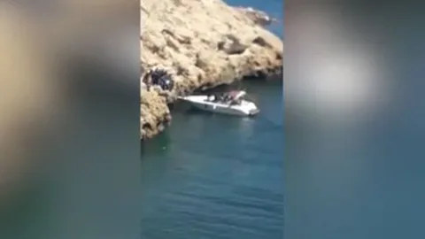 Fotograma del vídeo grabado cerca de la playa de los galápagos, junto a Melilla/Foto y vídeo: La Razón