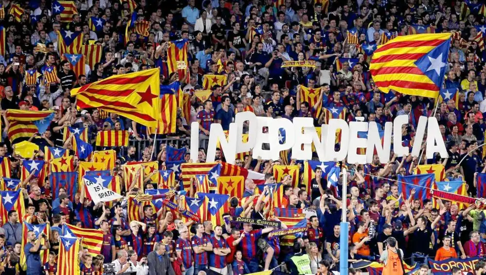 Exhibición de banderas «esteladas» y consignas independentistas en un partido del Barça contra el Real Madrid el pasado octubre