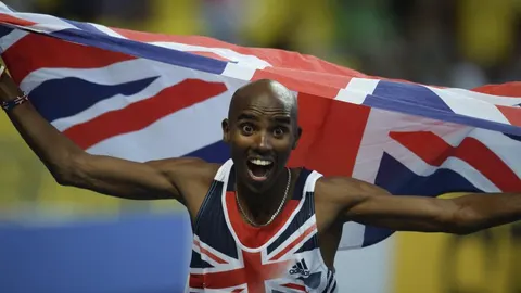 El atleta británico Mo Farah celebra su victoria en la final de 5.000 metros masculinos