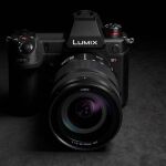 En tamaño compacto, la Panasonic LUMIX S1H ofrece calidad de vídeo profesional en 6K.