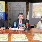 El director artístico del festival, Constantino Chao y concejal de Cultura, Juan Pablo García presentan el «Purple Weekend»