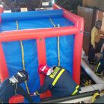 Los Tedax tuvieron que instalar una carpa para aislar el contenido del sobre y a las personas que lo habían tocado